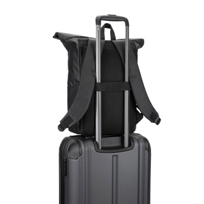 OSASCO BPACK. Mochila Roll top com design em sistema de fecho que permite enrolar a parte superior até ajustar ao volume da moch